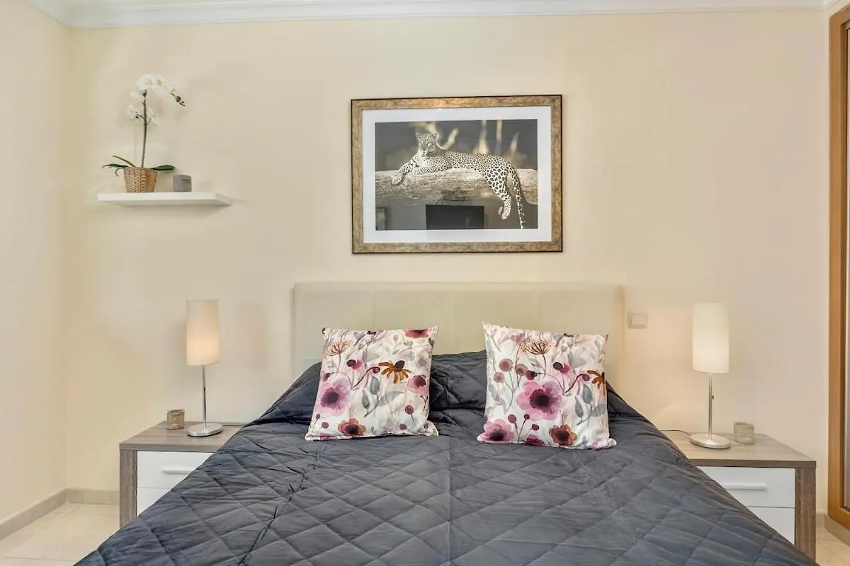 Pool With Beach 10' Away - Comfort And Tranquility Quarteira Apartment